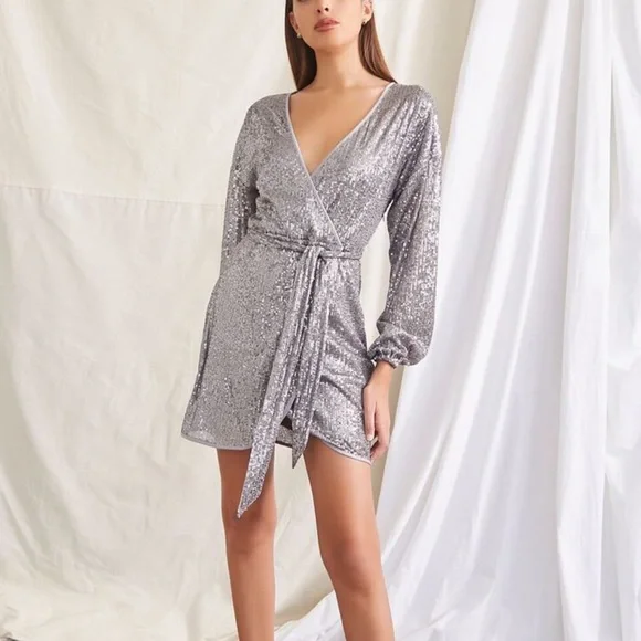 sparkly silver mini dress Silver Sequin Dress: Women's Christmas Outfits